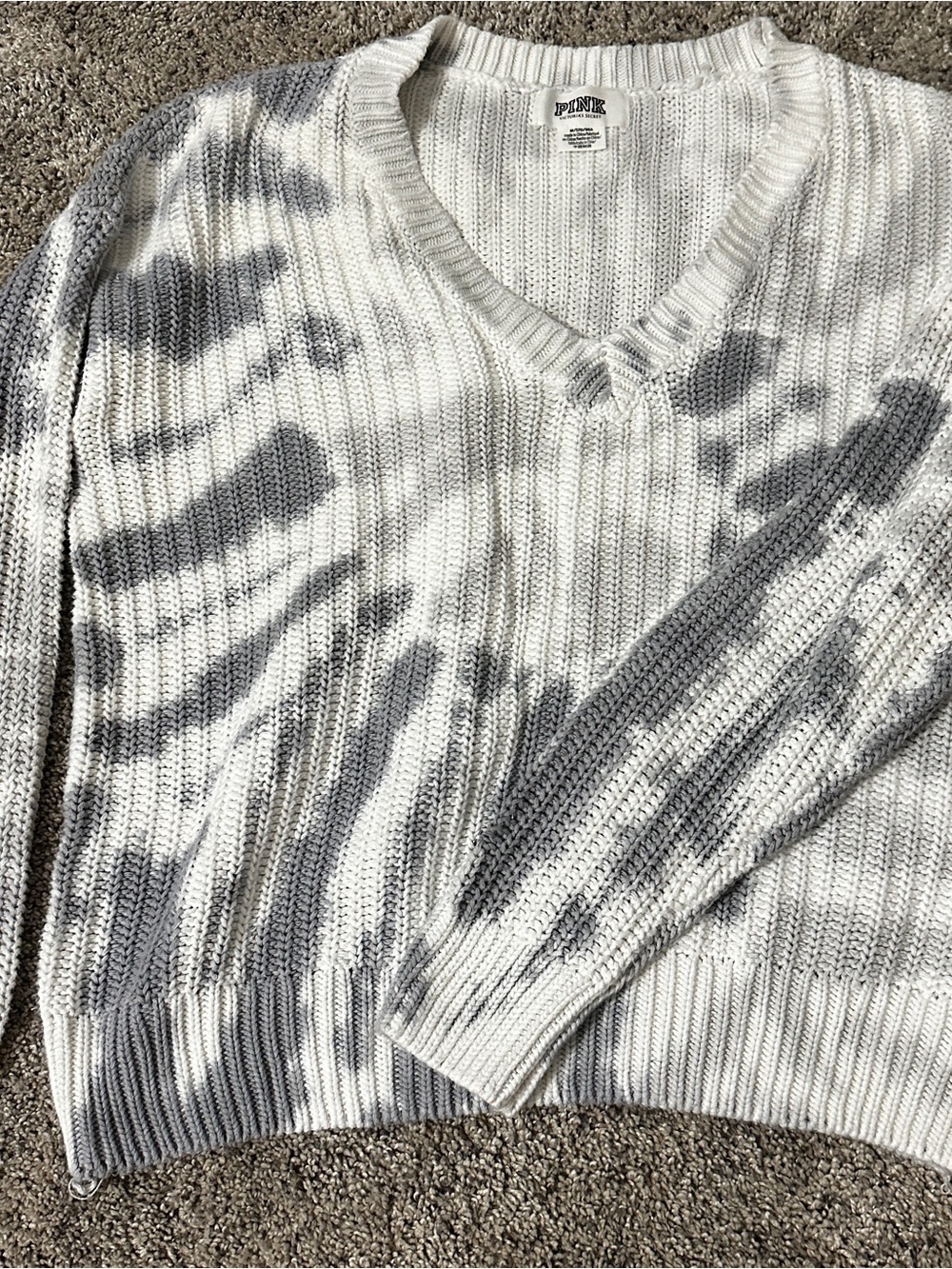 PINK Victoria's Secret V-Neck Tie-Dye Knit Sweater in White and Gray